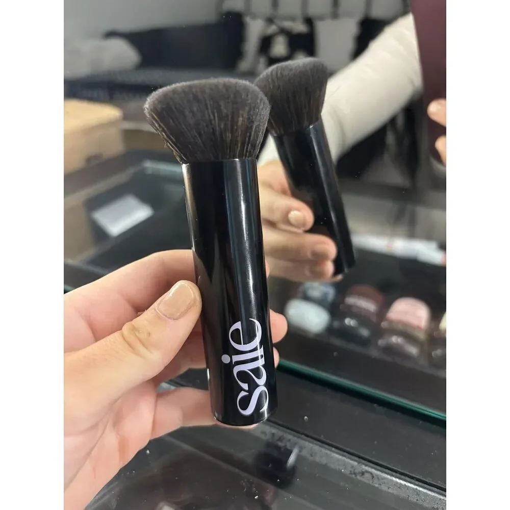 Saie 1 The Base Foundation Ultra-Soft Makeup Brush With Synthetic Bristles